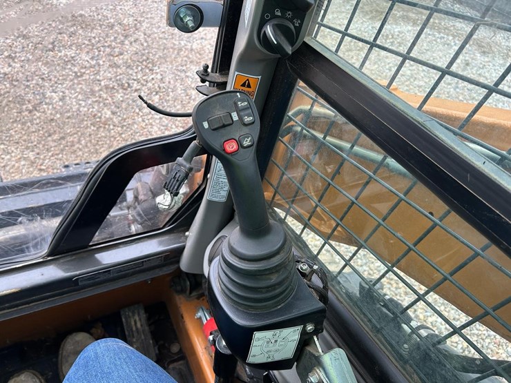 2024-case-tv450b-image-21