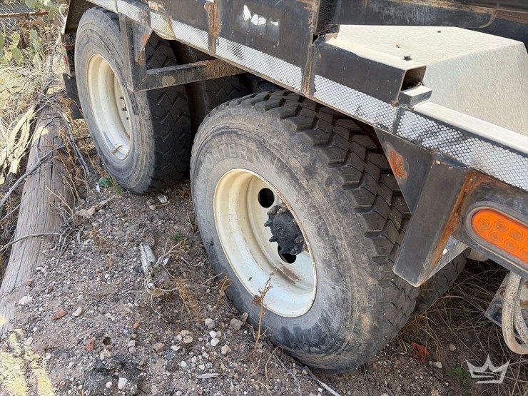 2016-freightliner-108sd-image-5