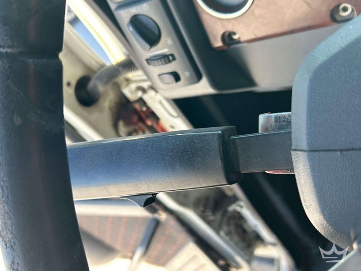 2013-mack-cxu613-t/a-day-cab-truck-tractor-image-16