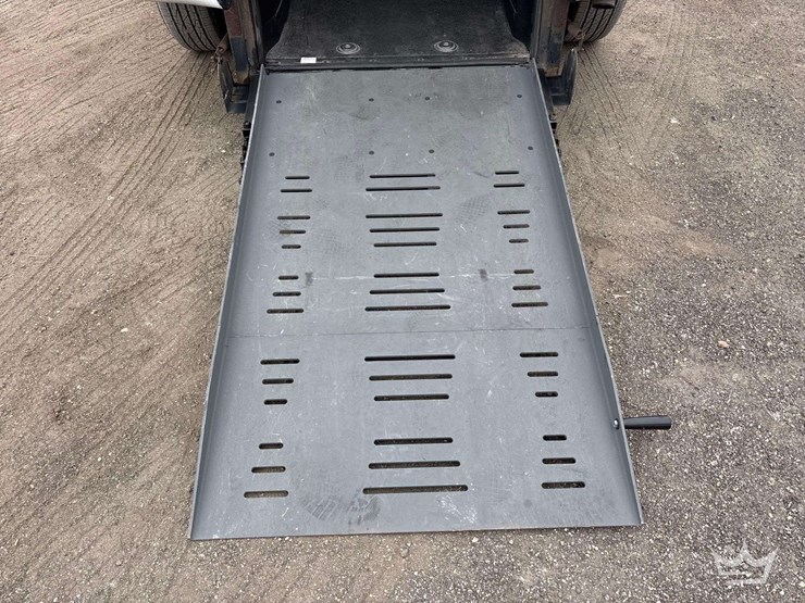 2014-dodge-caravan-image-11