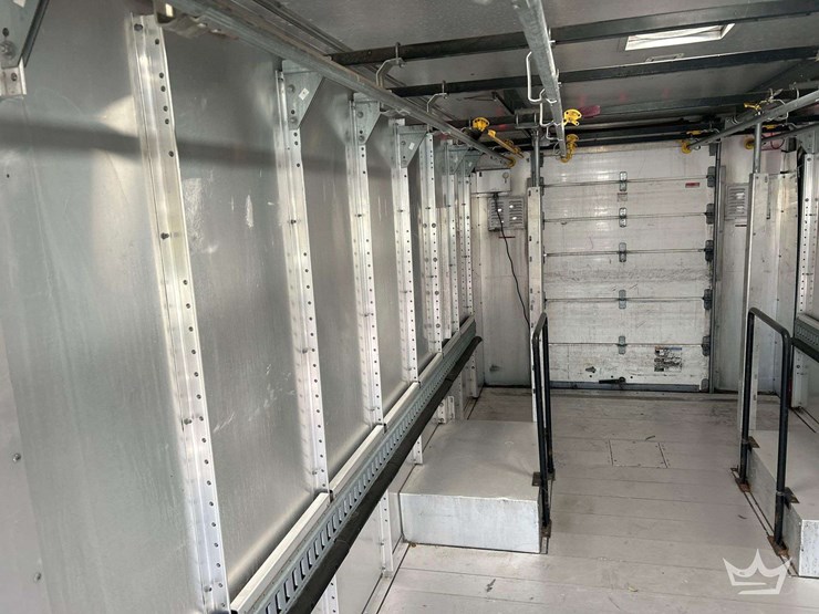 2010-workhorse-w62-image-15