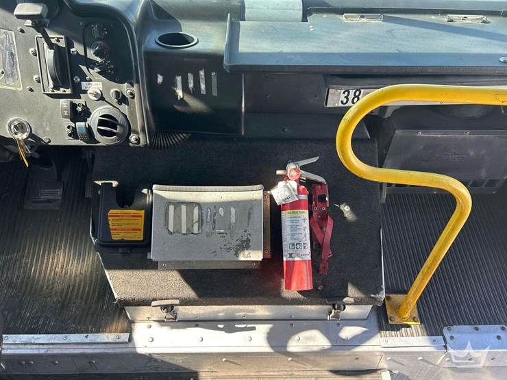 2010-workhorse-w62-image-12