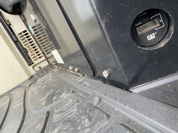 caterpillar-303-image-12