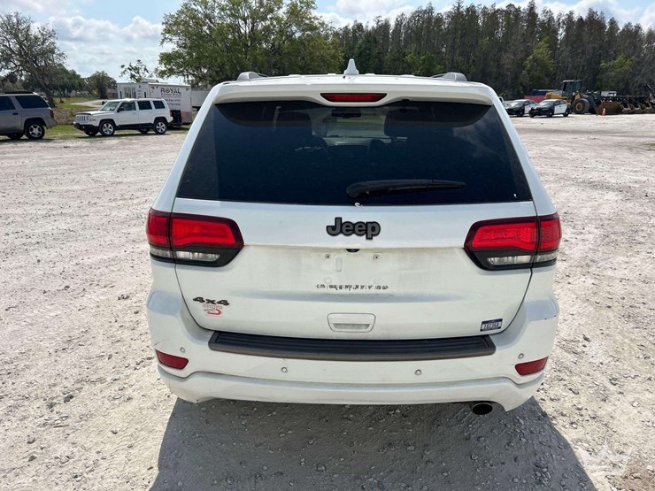 2016-jeep-grand-cherokee-image-21