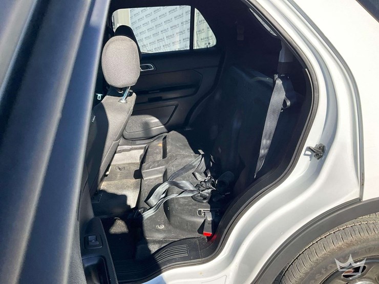 2016-ford-explorer-image-22