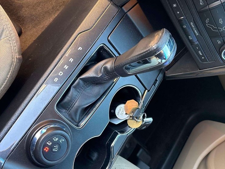 2016-ford-explorer-image-17