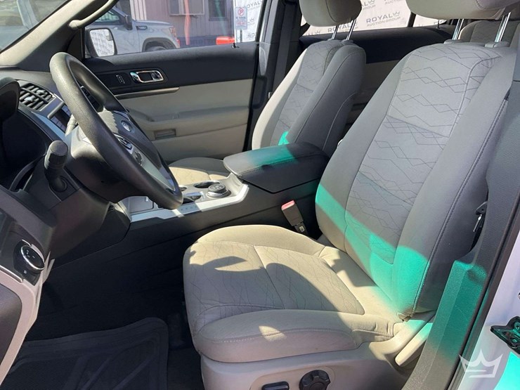 2013-ford-explorer-image-19