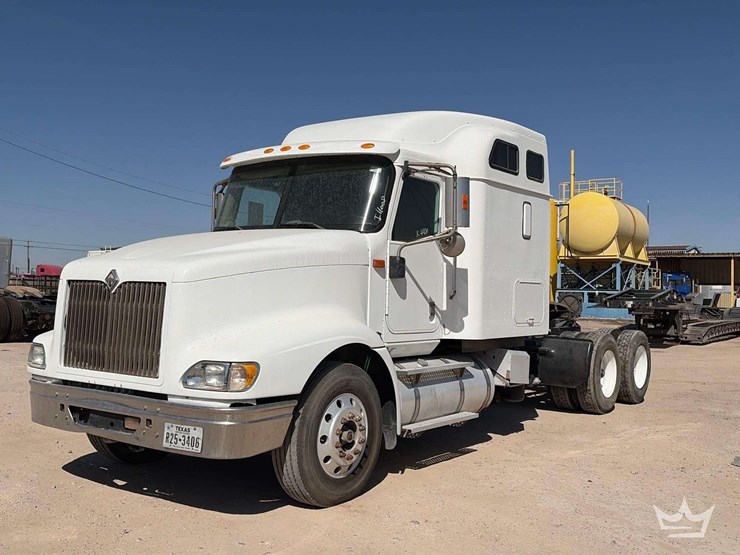 2007-international-9400i-t/a-sleeper-cab-truck-tractor-image-1