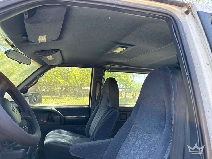 2000-chevrolet-astro-image-13