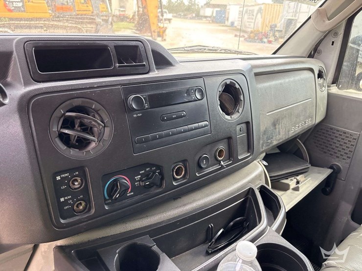 2009-ford-cargo-image-15