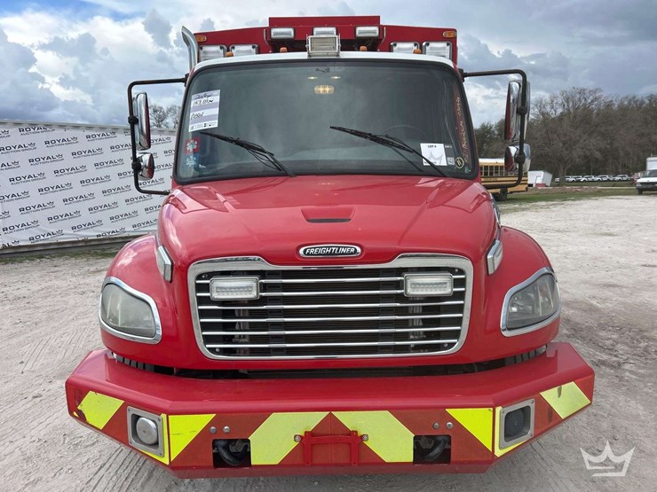 2016-freightliner-m2-106-image-35