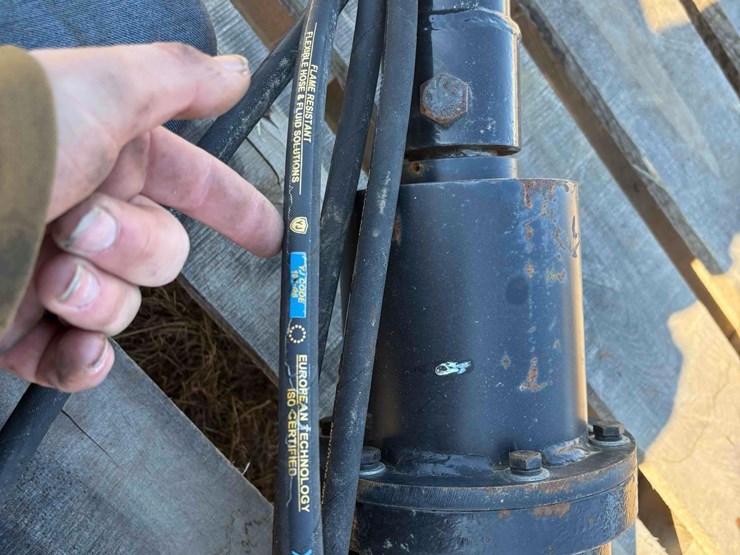 15"-mini-excavator-post-hole-digger-image-6