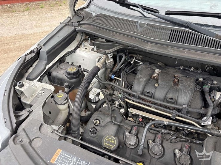 2016-ford-explorer-image-8