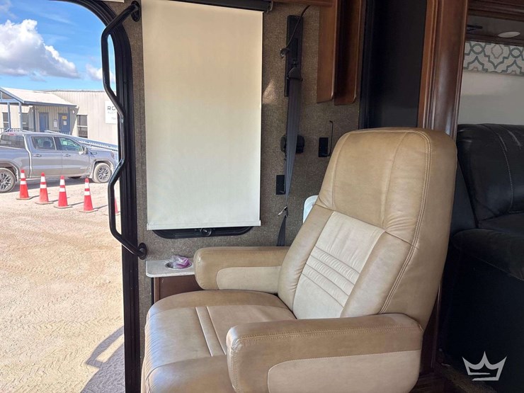 2018-freightliner-thor-venetian-400xcr-a40-41ft.-class-a-motorhome-image-23