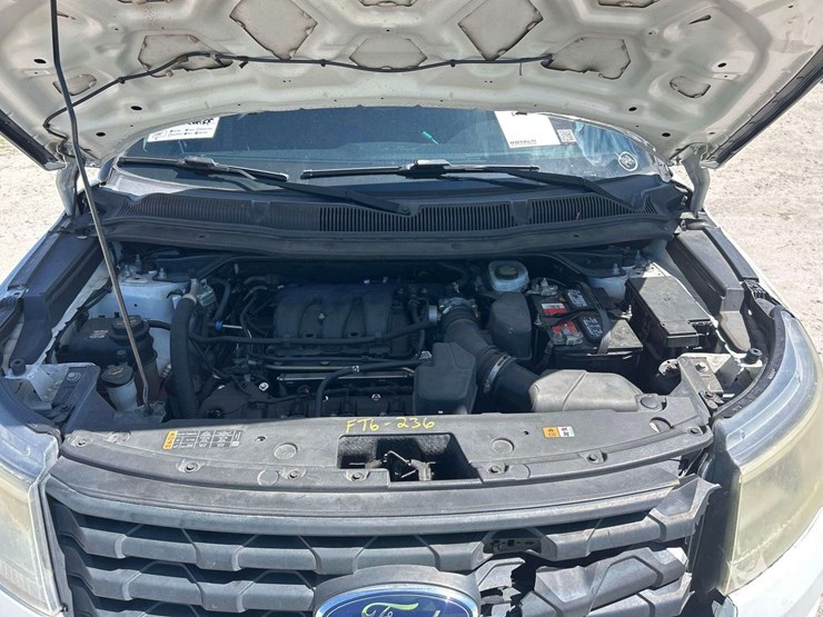 2016-ford-explorer-image-9