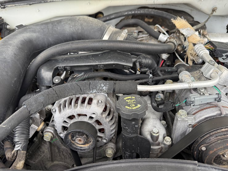 2005-gmc-2500-image-68