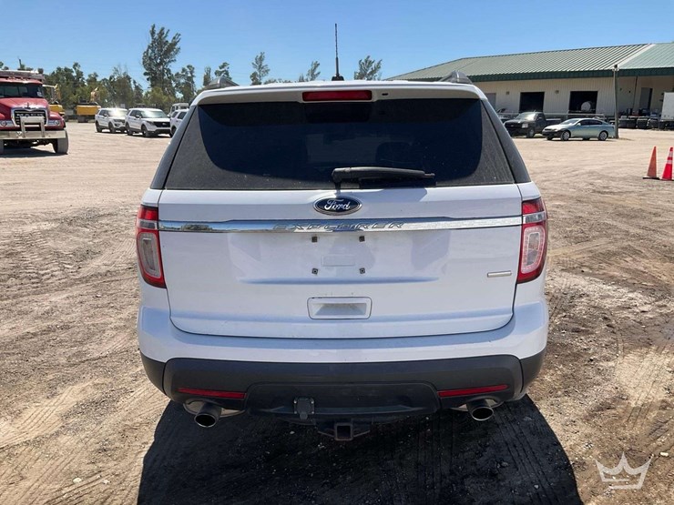 2014-ford-explorer-image-32