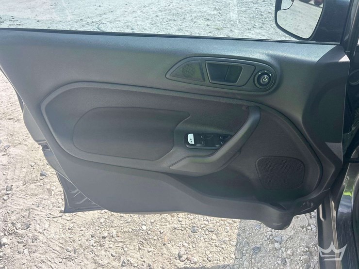 2019-ford-fiesta-se-hatchback-image-11