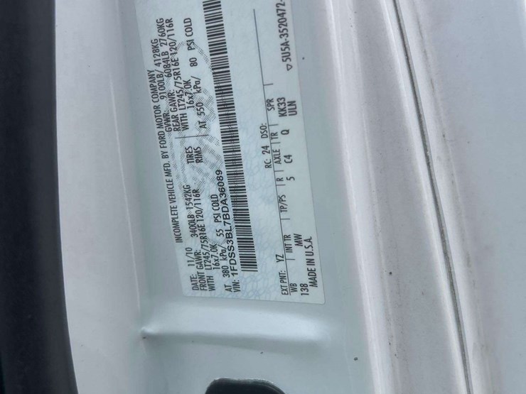 2011-ford-e350-image-6