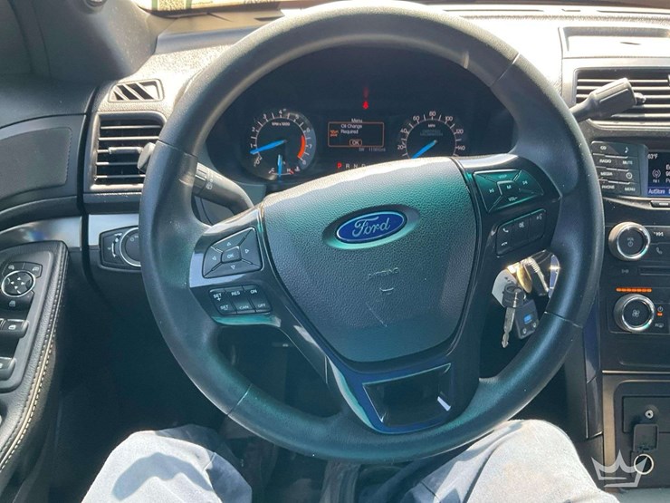 2016-ford-explorer-image-15