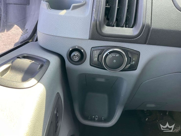 2015-ford-transit-image-18