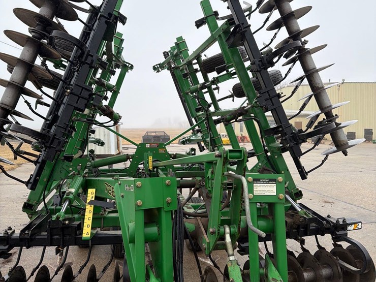 john-deere-726-image-16