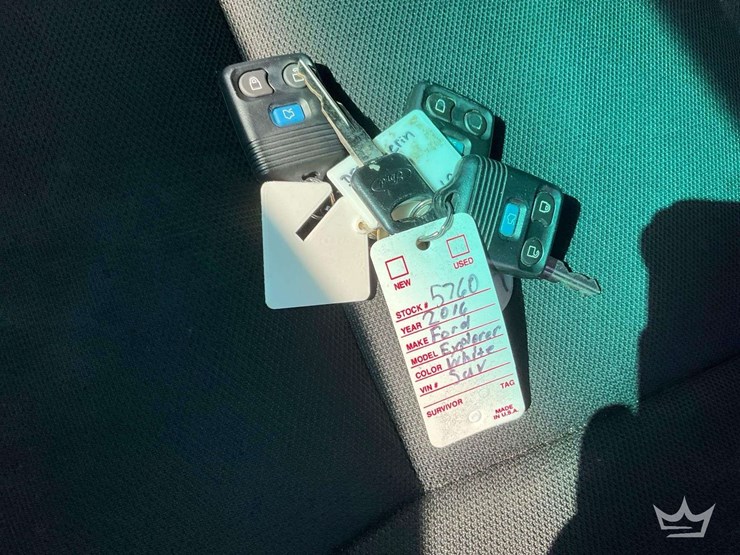 2016-ford-explorer-image-38