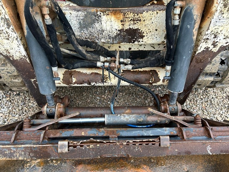 2016-bobcat-t550-image-10