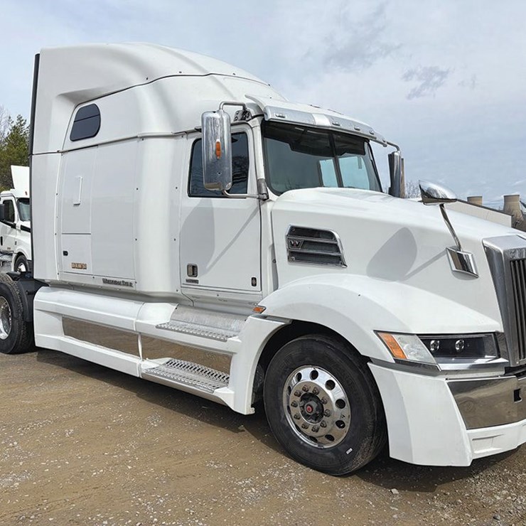 2017 WESTERN STAR 5700XE