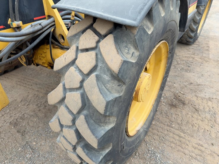 1995-caterpillar-th83-image-10