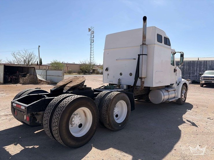 2007-international-9400i-t/a-sleeper-cab-truck-tractor-image-4