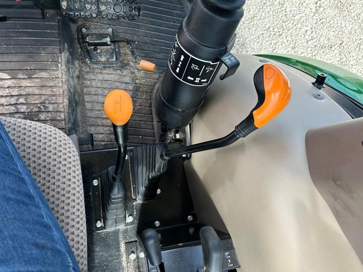 2021-john-deere-5055e-image-23