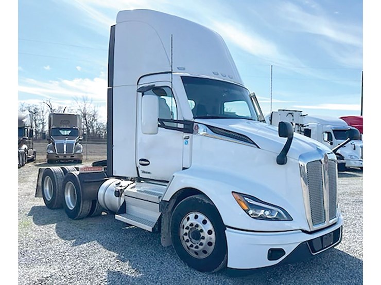 2024-kenworth-t680-image-1