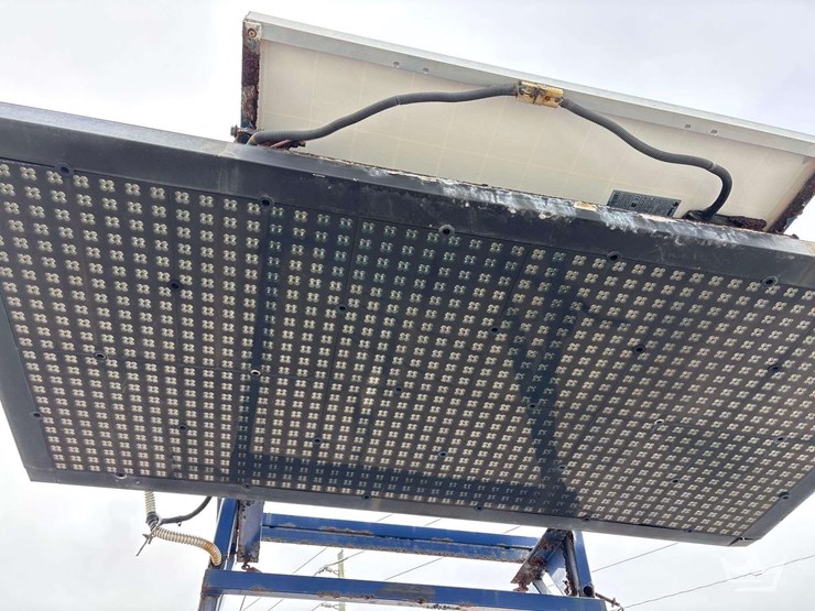 2012-addco-dh250-fm-towable-solar-message-board-image-5