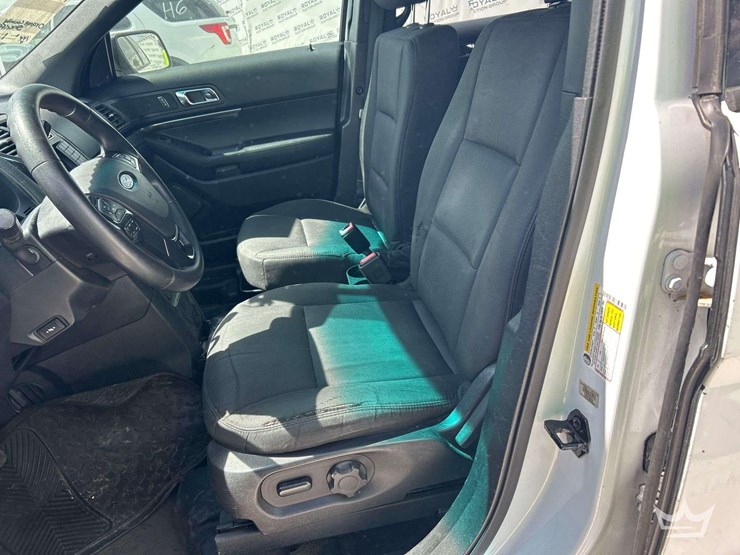 2016-ford-explorer-image-12