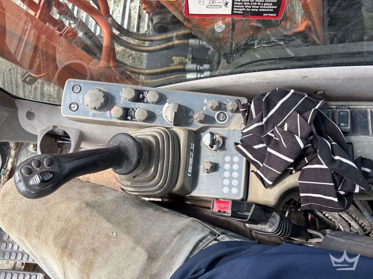 2013-hitachi-zx160-lc-image-14