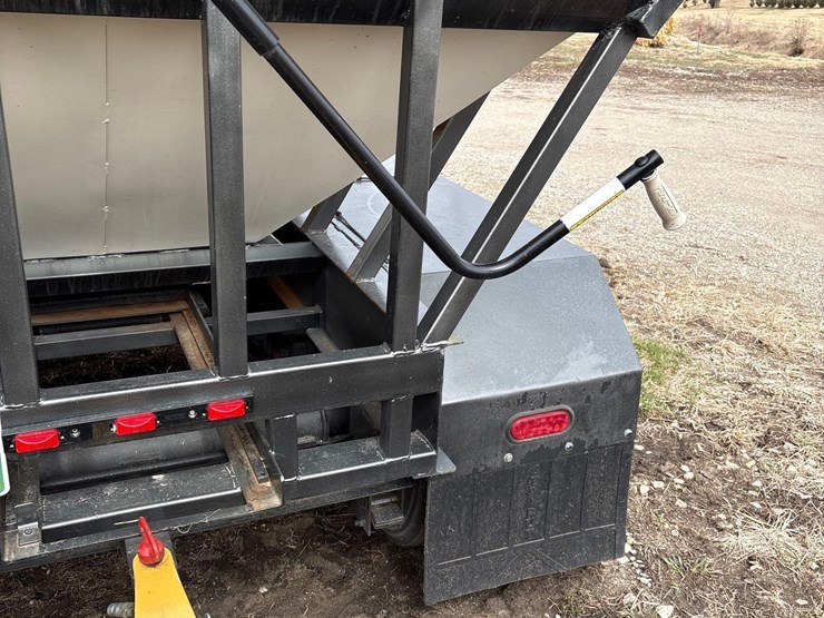 triple-r-500bu-gooseneck-hopper-trailer-image-31