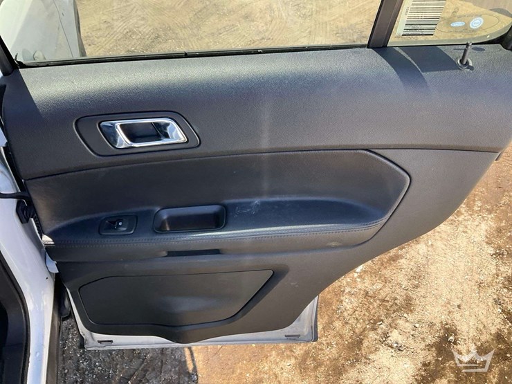 2016-ford-explorer-image-24