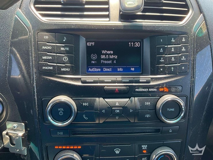 2016-ford-explorer-image-16