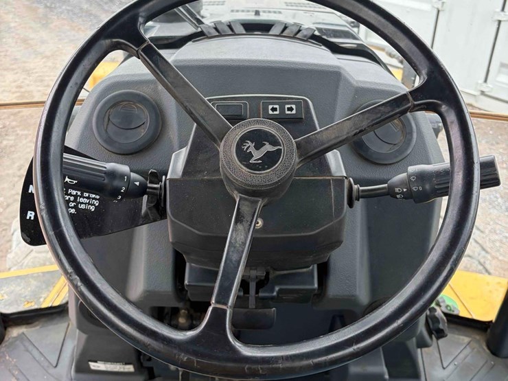 2015-deere-410l-image-17