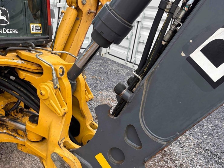 2015-deere-410l-image-8