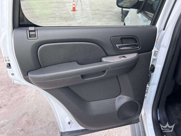 2014-chevrolet-tahoe-image-23