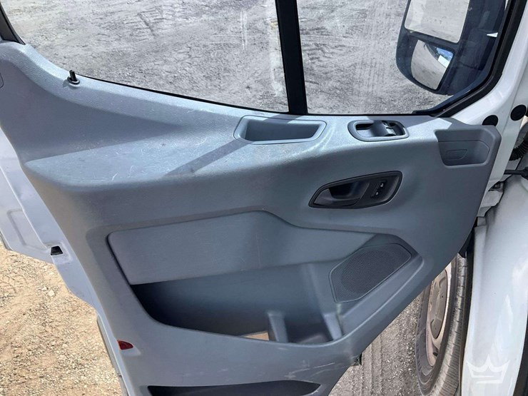 2015-ford-transit-image-11