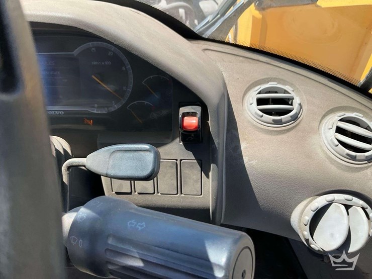 2015-volvo-l110h-image-10