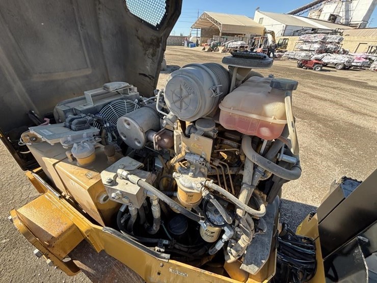 2018-caterpillar-cb24b-image-29