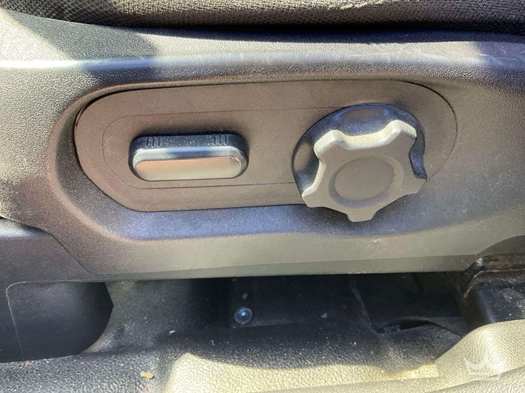 2016-ford-explorer-image-12