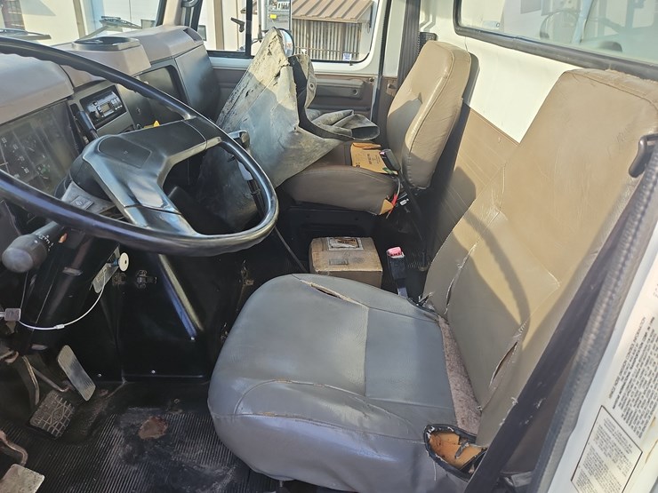 1997-international-2674-image-33