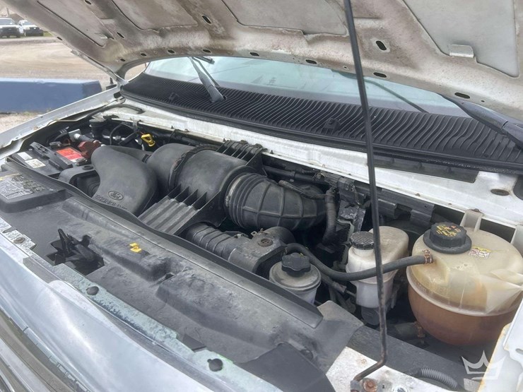 2011-ford-e350-image-9