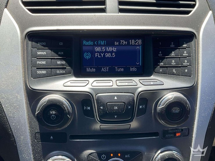 2014-ford-explorer-image-16