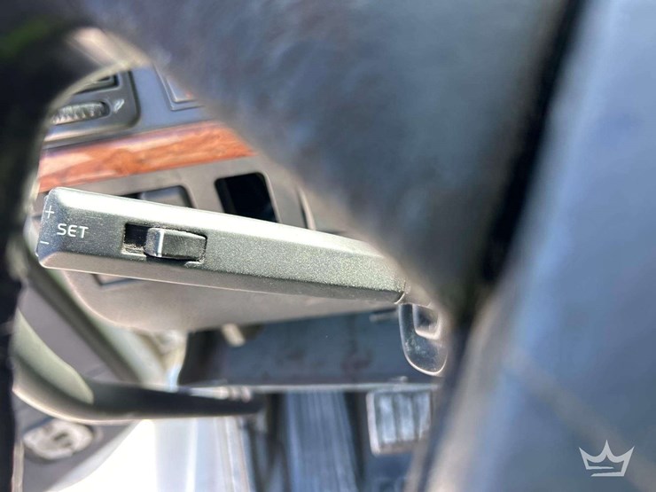 2006-volvo-vnm-s/a-day-cab-truck-tractor-image-11